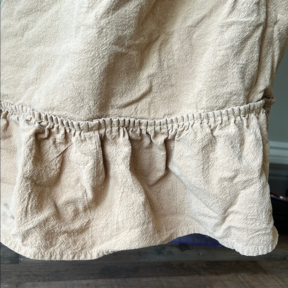 Handmade Rustic Apron with Ruffle Hem - Picture 4 of 5